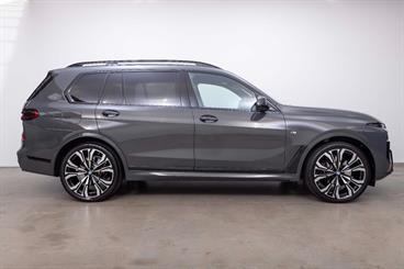 2024 BMW X7 - Thumbnail