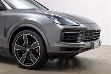 2019 Porsche Cayenne - Thumbnail