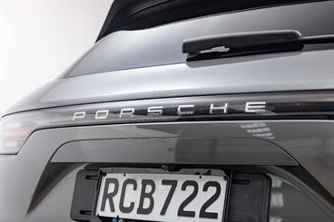 2019 Porsche Cayenne - Thumbnail