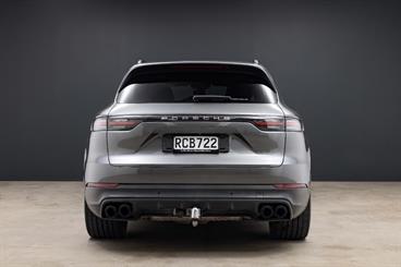 2019 Porsche Cayenne - Thumbnail