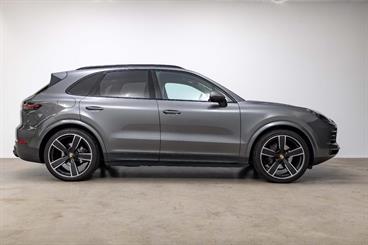 2019 Porsche Cayenne - Thumbnail