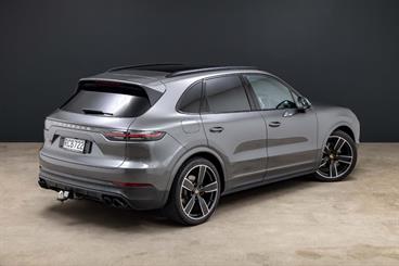 2019 Porsche Cayenne - Thumbnail