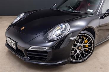 2015 Porsche 911 - Thumbnail