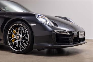 2015 Porsche 911 - Thumbnail