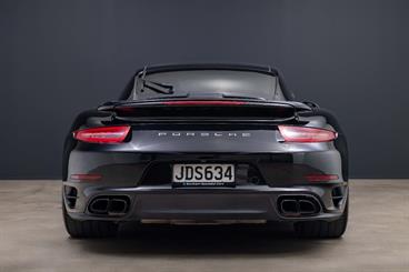 2015 Porsche 911 - Thumbnail