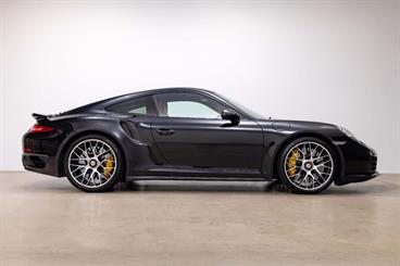 2015 Porsche 911 - Thumbnail