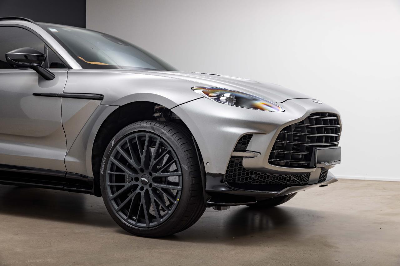 2025 Aston Martin DBX