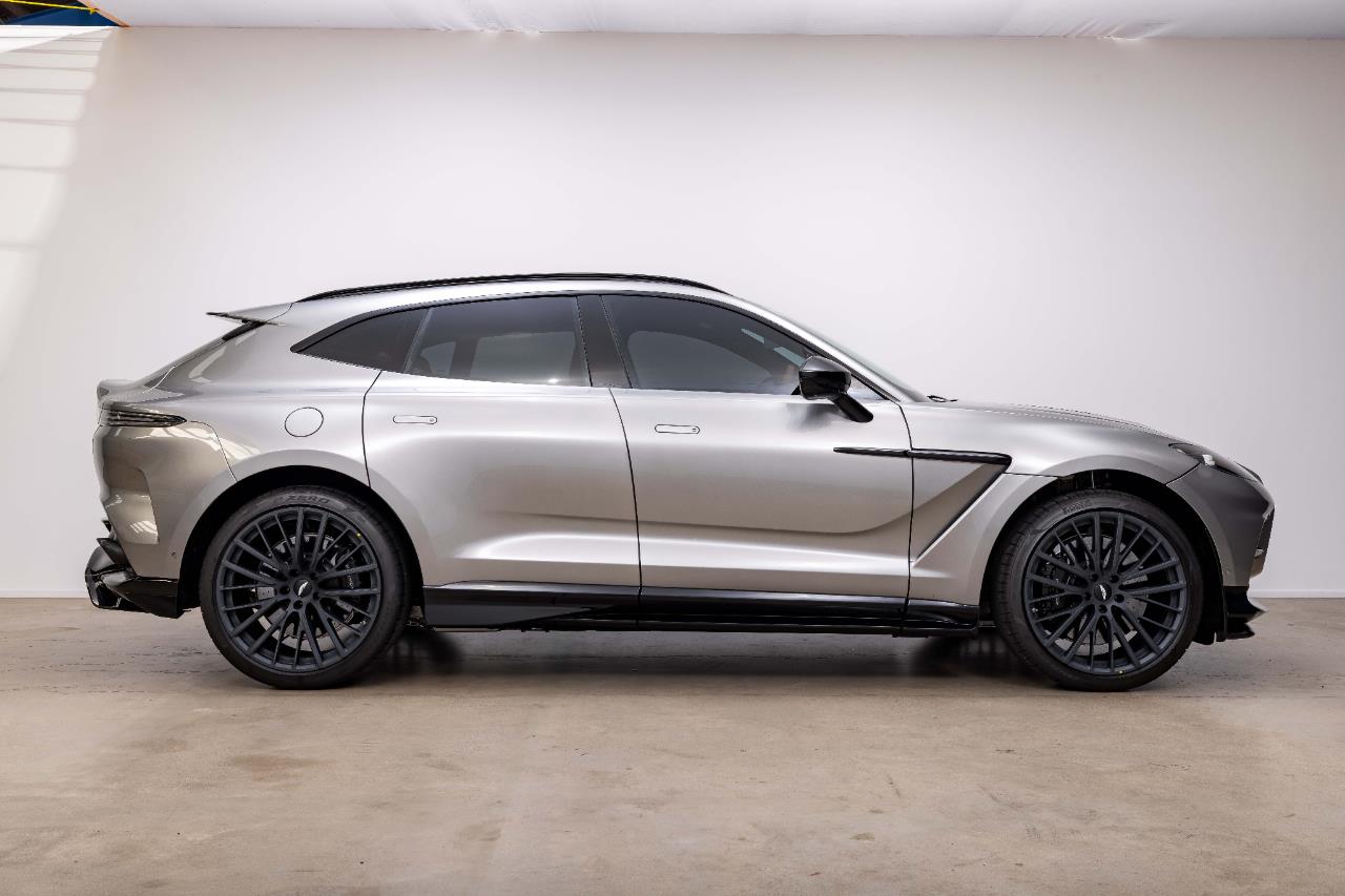 2025 Aston Martin DBX