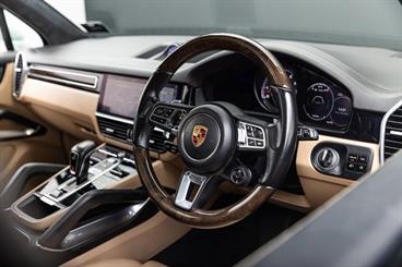 2018 Porsche Cayenne - Thumbnail