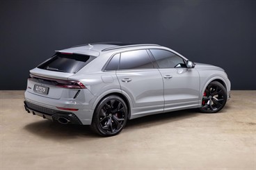 2024 Audi RS Q8 - Thumbnail