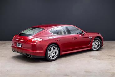 2010 Porsche Panamera - Thumbnail