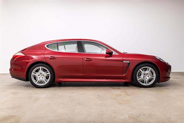 2010 Porsche Panamera - Thumbnail