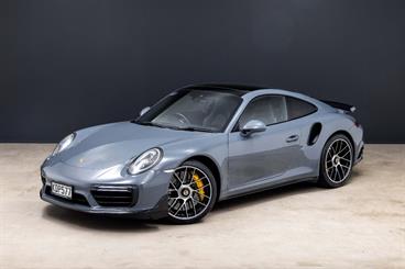 2016 Porsche 911 - Thumbnail