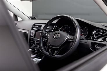 2014 Volkswagen Golf - Thumbnail