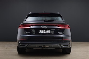 2019 Audi Q8 - Thumbnail