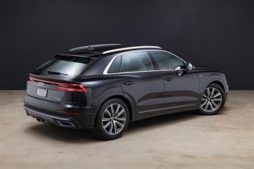 2019 Audi Q8 - Thumbnail