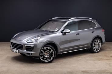 2015 Porsche Cayenne - Thumbnail