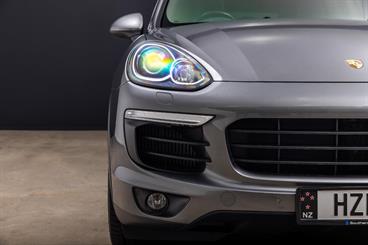 2015 Porsche Cayenne - Thumbnail