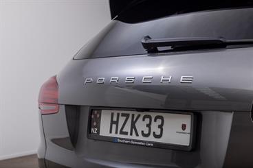 2015 Porsche Cayenne - Thumbnail