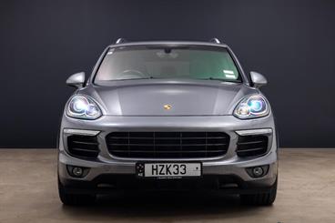 2015 Porsche Cayenne - Thumbnail