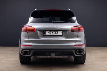 2015 Porsche Cayenne - Thumbnail